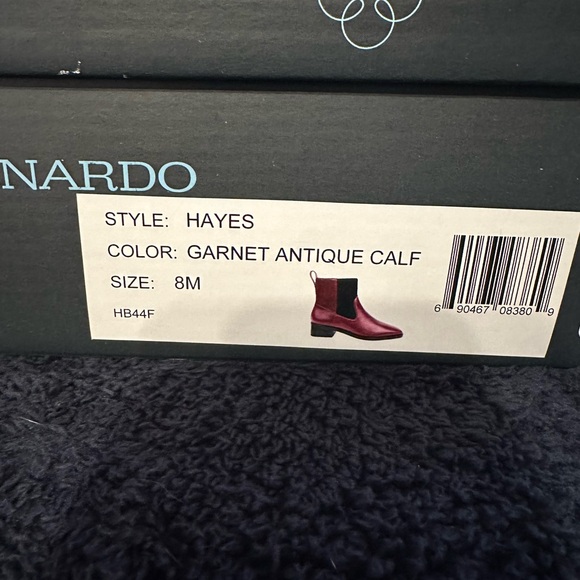 Beautiful garnet Bernardo Hayes Chelsea booties - Picture 5 of 8